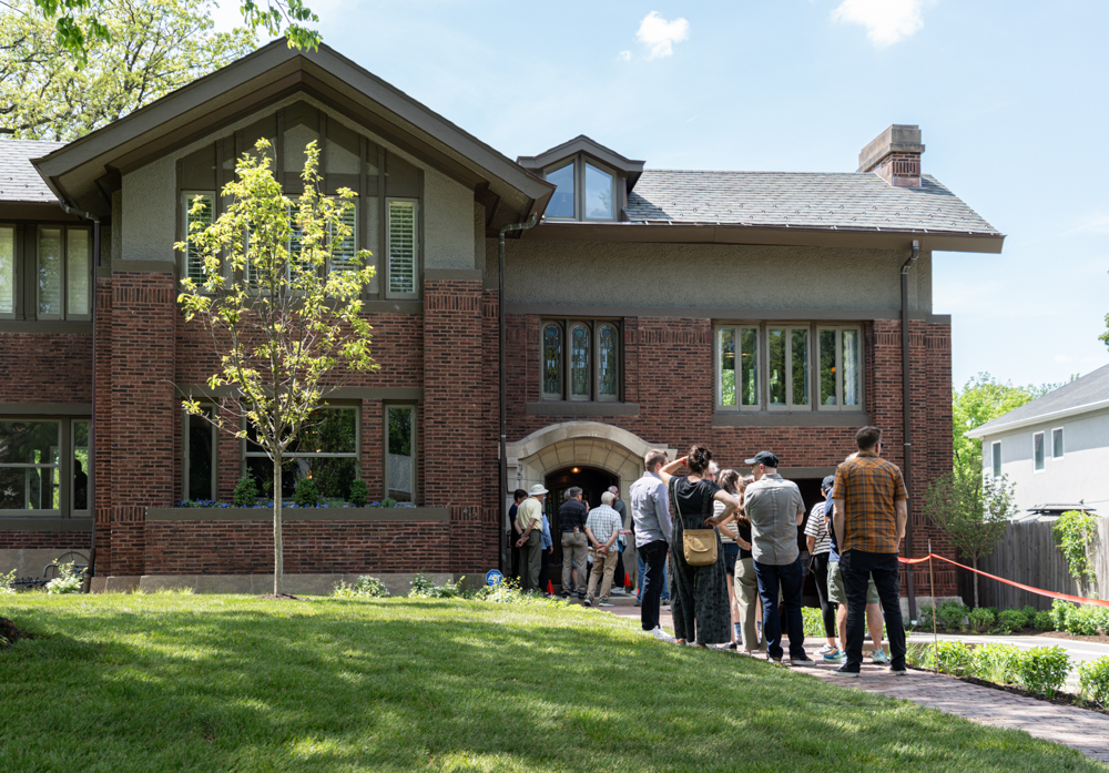 Waiting groups at the Babson II House entryway 